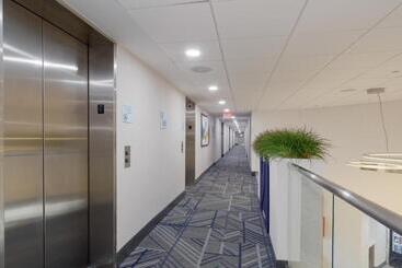 هتل Holiday Inn Express & Suites Phoenix   Tempe, An Ihg
