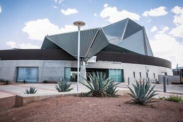 هتل Holiday Inn Express & Suites Phoenix   Tempe, An Ihg