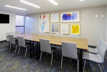 هتل Holiday Inn Express & Suites Phoenix   Tempe, An Ihg