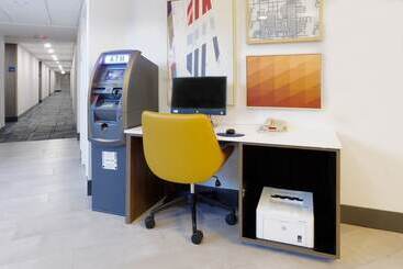 هتل Holiday Inn Express & Suites Phoenix   Tempe, An Ihg