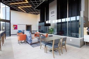 هتل Holiday Inn Express & Suites Phoenix   Tempe, An Ihg
