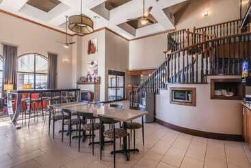هتل Quality Inn & Suites Owasso Us 169