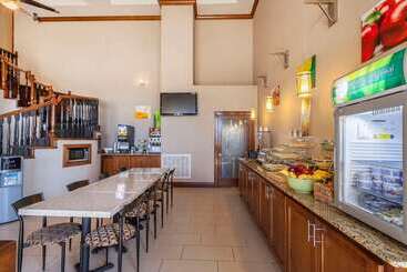 هتل Quality Inn & Suites Owasso Us 169