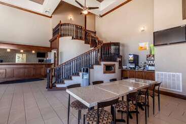 هتل Quality Inn & Suites Owasso Us 169