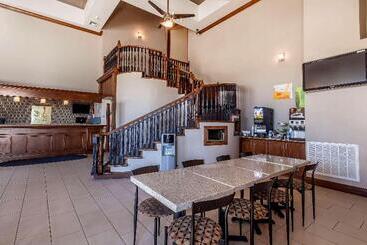 هتل Quality Inn & Suites Owasso Us 169