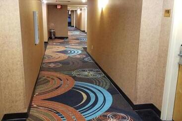 هتل Super 8 By Wyndham Hattiesburg South