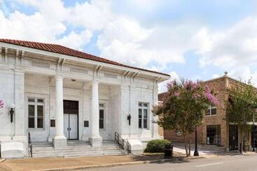 هتل Super 8 By Wyndham Hattiesburg South