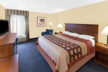 هتل Super 8 By Wyndham Hattiesburg South