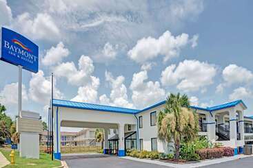هتل Travelodge By Wyndham Montgomery East