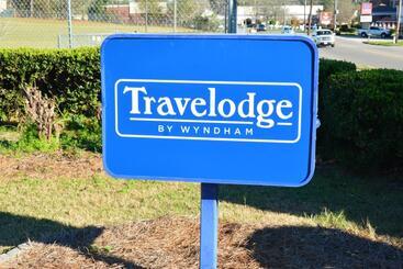 هتل Travelodge By Wyndham Montgomery East