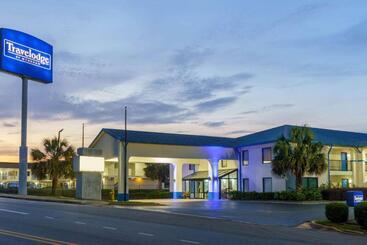 هتل Travelodge By Wyndham Montgomery East
