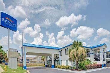 هتل Travelodge By Wyndham Montgomery East