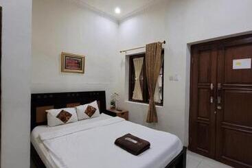 酒店 Ndalem Katong Guest House Ponorogo