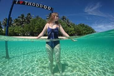 پانسیون Blue Water Thoddoo Inn