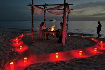 پانسیون Blue Water Thoddoo Inn