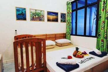 پانسیون Blue Water Thoddoo Inn
