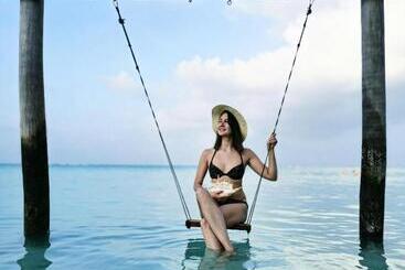 پانسیون Blue Water Thoddoo Inn