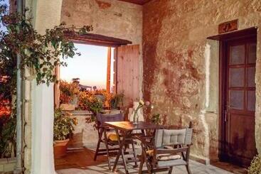 پانسیون Revaklı Ev Guest House