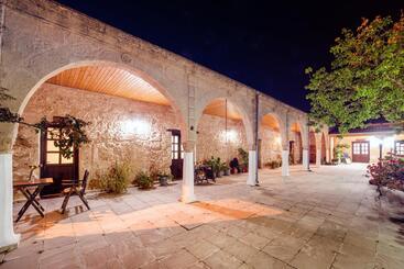 پانسیون Revaklı Ev Guest House