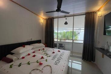پانسیون Thoddoo White Sand Inn