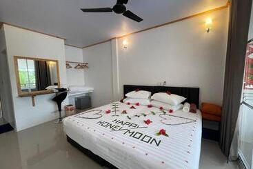 پانسیون Thoddoo White Sand Inn