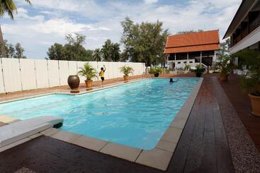 The Manor Beach Resort Besut