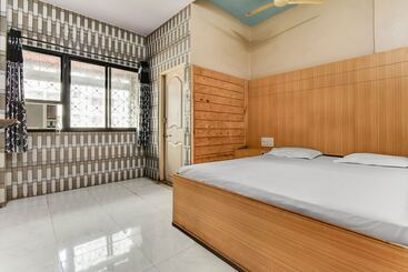 Spot On 40292 Hotel Shangrila Inn
