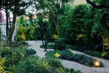 Queen S Garden Hostel