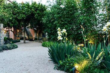 Queen S Garden Hostel