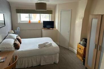 هتل Chequers Country Inn