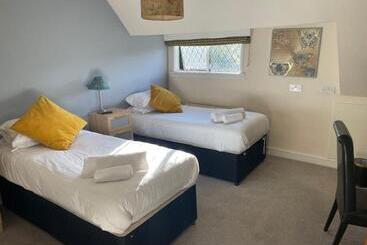 هتل Chequers Country Inn