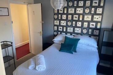 هتل Chequers Country Inn