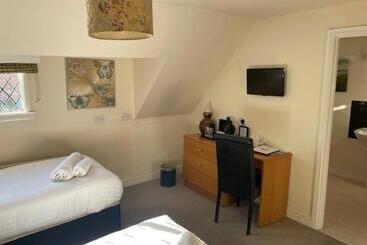 هتل Chequers Country Inn