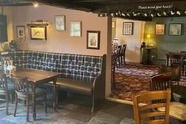 هتل Chequers Country Inn