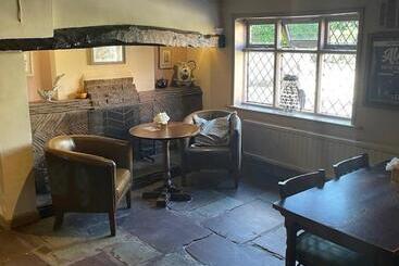 هتل Chequers Country Inn
