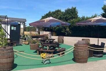 هتل Chequers Country Inn