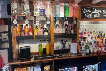 هتل Chequers Country Inn
