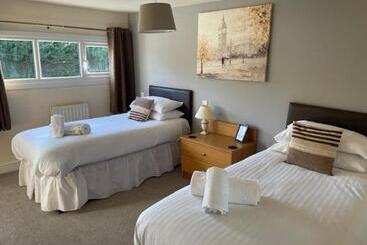 هتل Chequers Country Inn