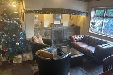 هتل Chequers Country Inn