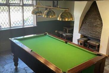 هتل Chequers Country Inn
