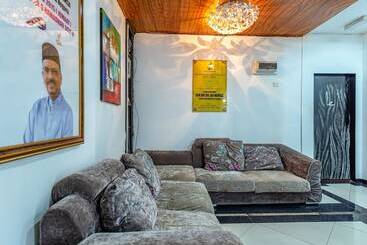 هتل Oyo 43960 Laksamana Executive & Boutique