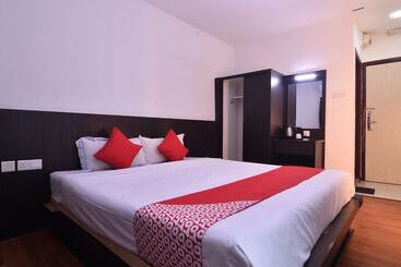 هتل Oyo 43960 Laksamana Executive & Boutique