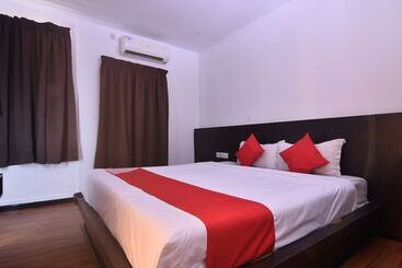 هتل Oyo 43960 Laksamana Executive & Boutique