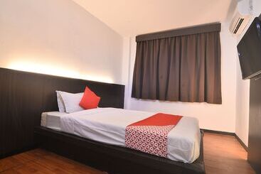 هتل Oyo 43960 Laksamana Executive & Boutique