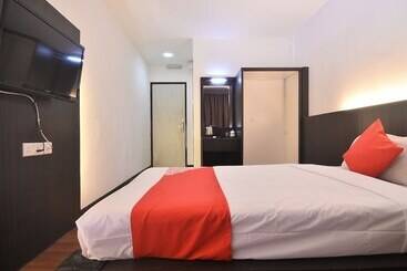 هتل Oyo 43960 Laksamana Executive & Boutique