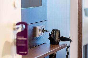 هتل Premier Inn München Airport Süd