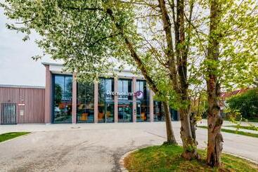 هتل Premier Inn München Airport Süd
