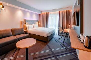 هتل Premier Inn München Airport Süd