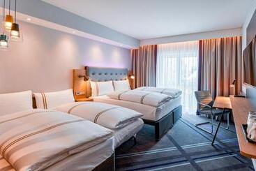 هتل Premier Inn München Airport Süd