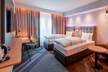 هتل Premier Inn München Airport Süd